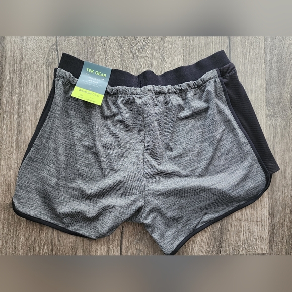 Women's active midrise shorts size M by Tek Gear NWT - Picture 3 of 5